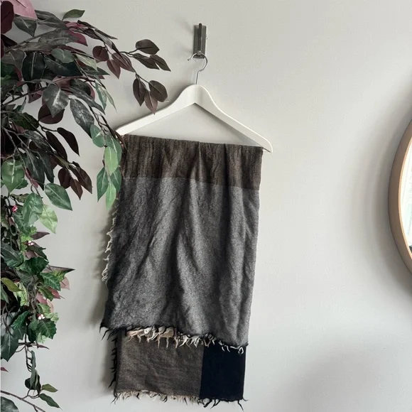 Wilfred Black and Gray Wool Shawl - Picture 4 of 5